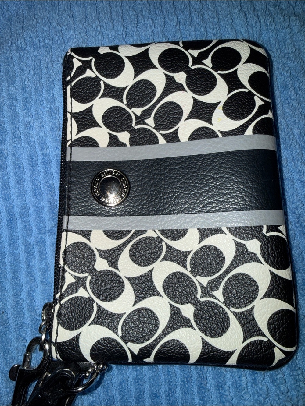 Coach Black & White Patterned Women's Wristlet| discoloration by zipper - Picture 7 of 11